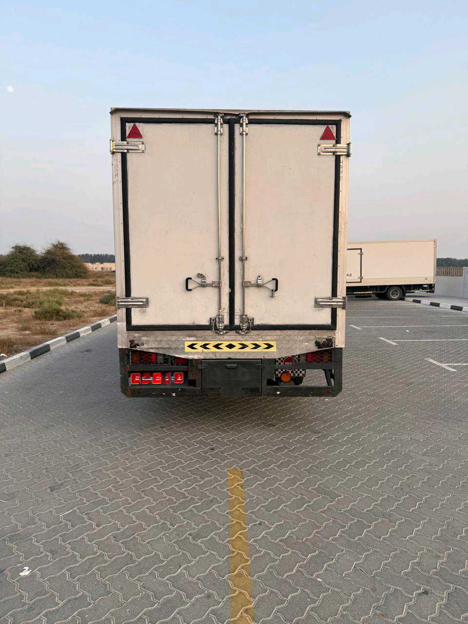 Car Image 2022 ISUZU N-Series 