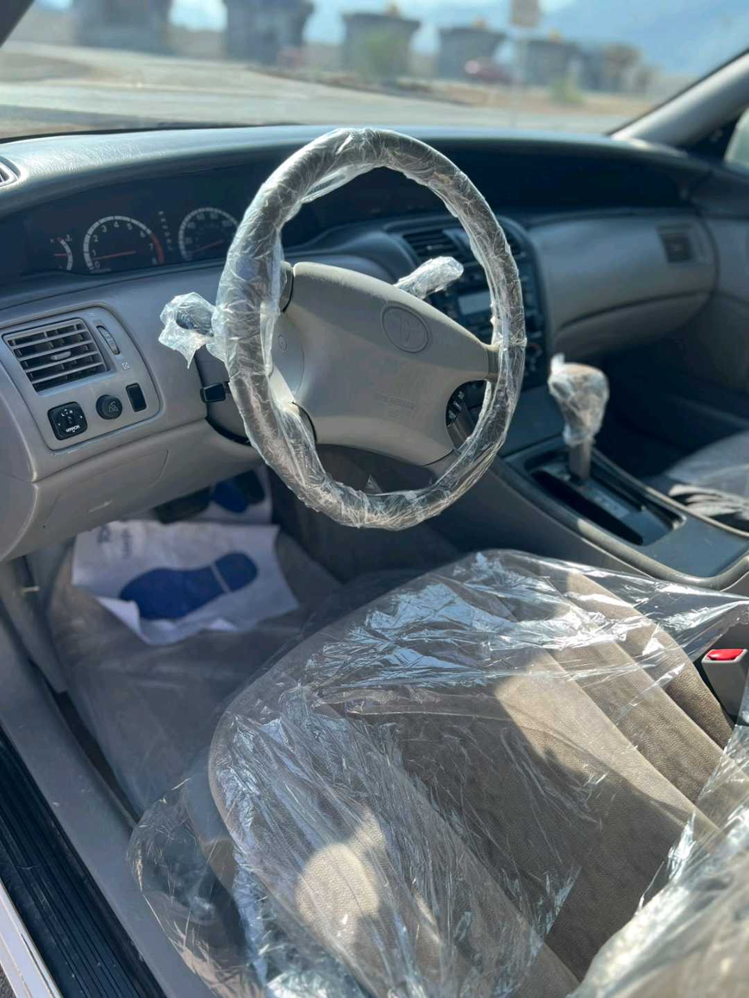 Car Image 2001 TOYOTA AVALON XL