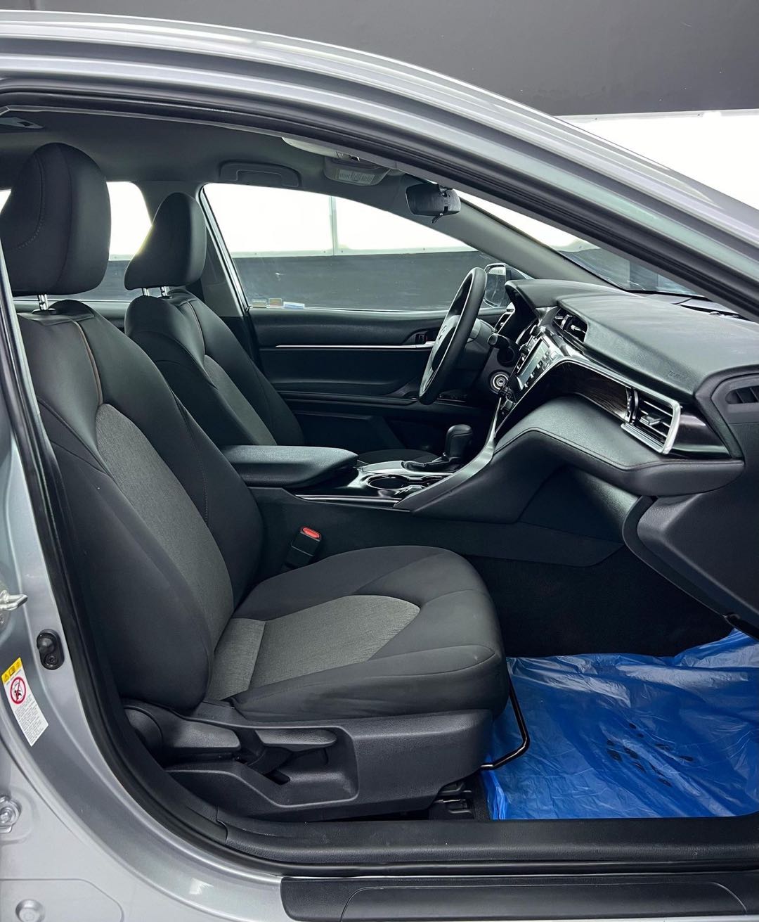 Car Image 2019 TOYOTA CAMRY LE