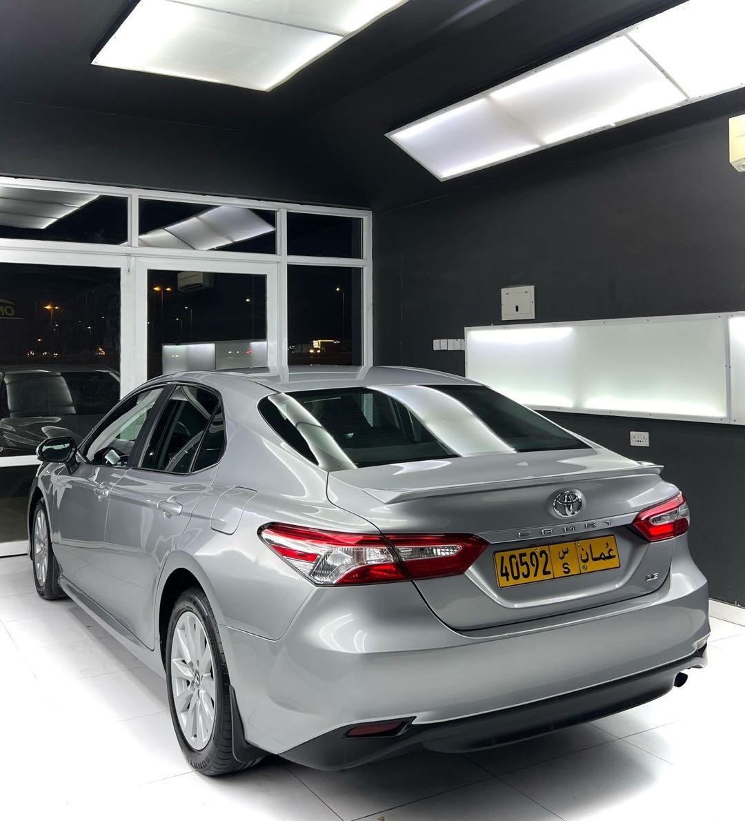 Car Image 2019 TOYOTA CAMRY LE