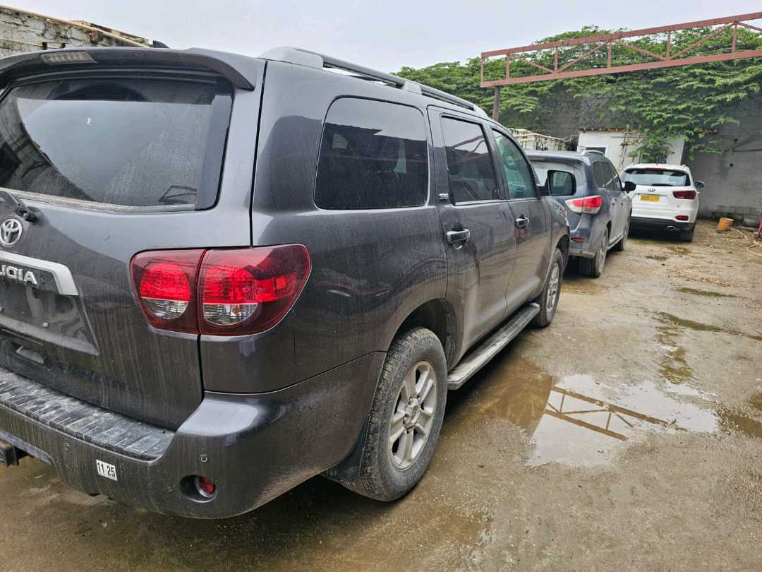 Car Image 2020 TOYOTA SEQUOIA SR5