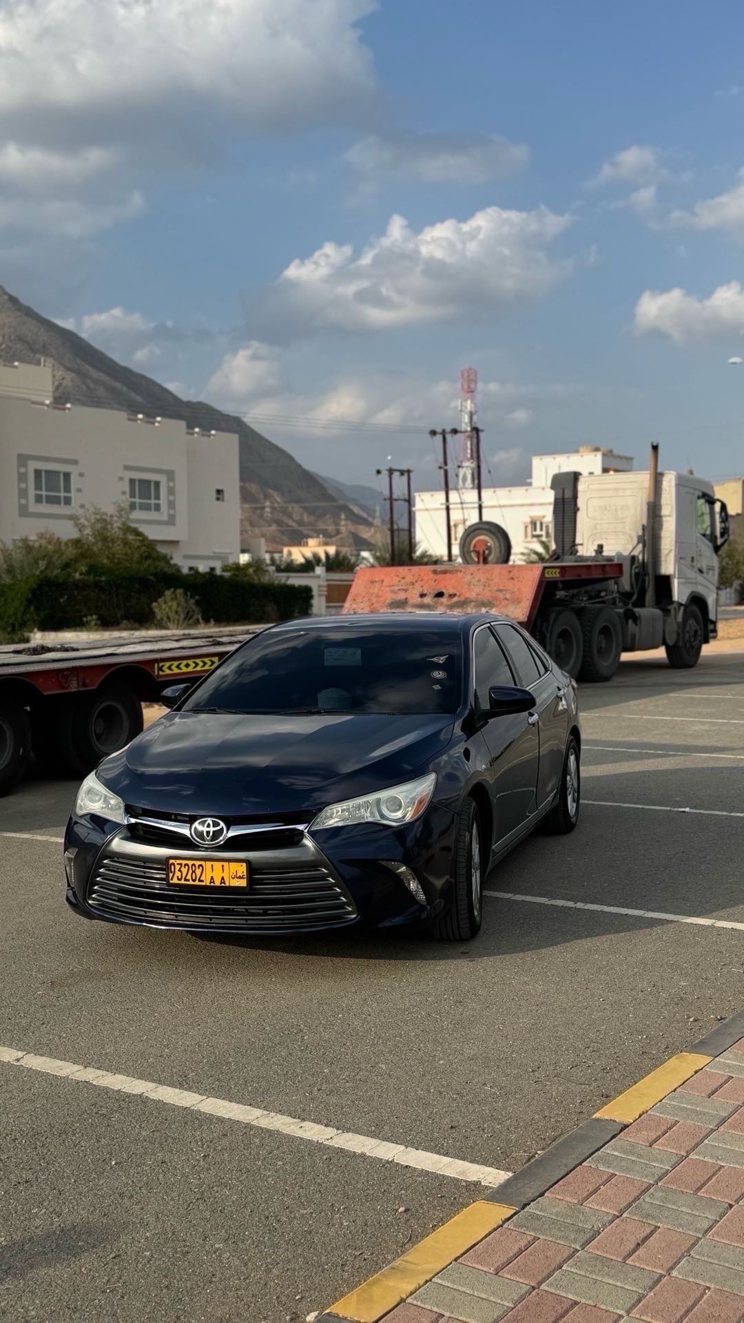 Car Image 2016 TOYOTA CAMRY LE