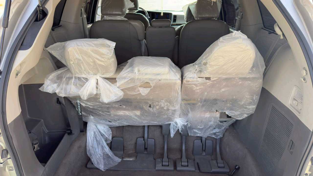 Car Image 2017 TOYOTA SIENNA XLE