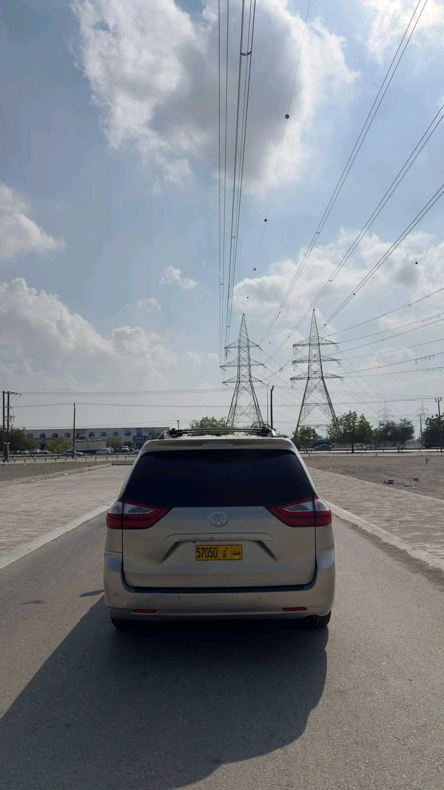 Car Image 2017 TOYOTA SIENNA XLE