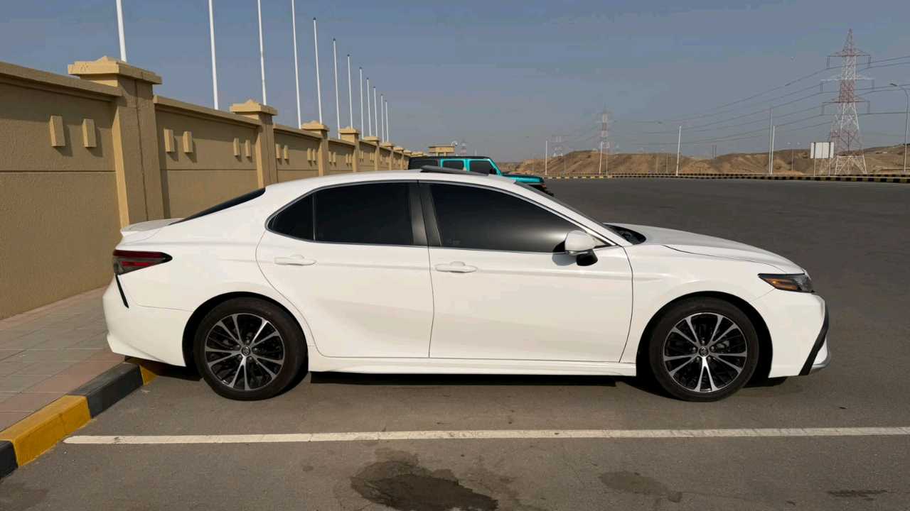 Car Image 2018 TOYOTA CAMRY XLE