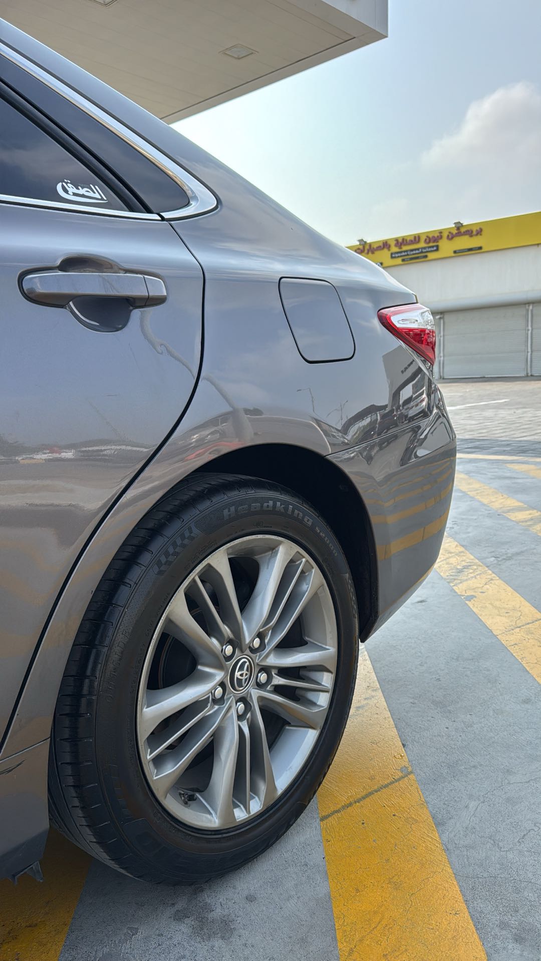 Car Image 2016 TOYOTA CAMRY LE