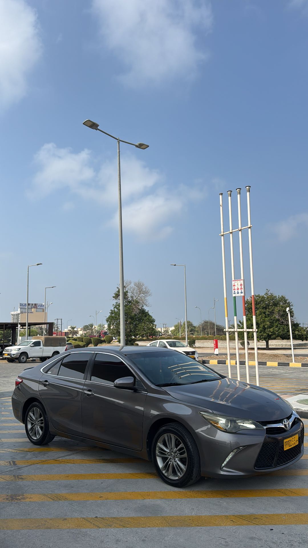 Car Image 2016 TOYOTA CAMRY LE