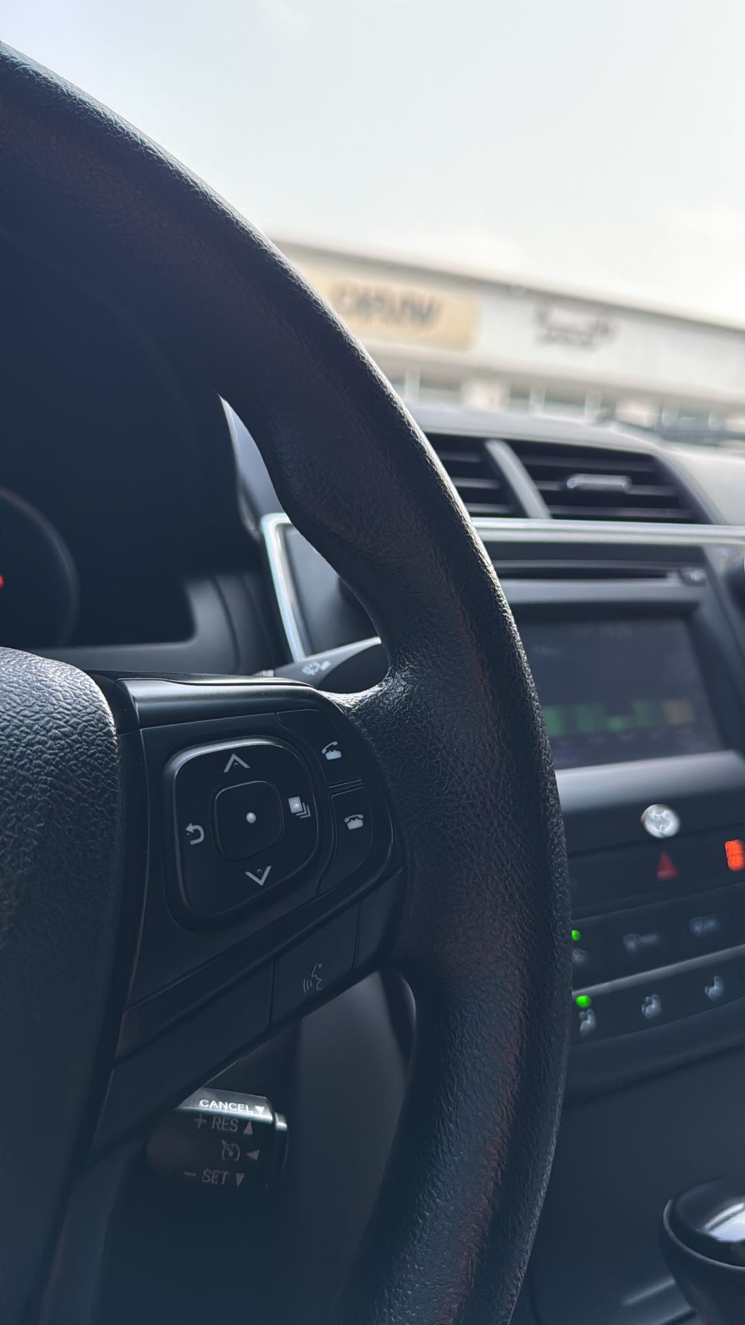 Car Image 2016 TOYOTA CAMRY LE