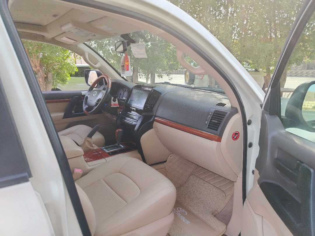 Car Image 2014 TOYOTA LAND CRUISER GX.R