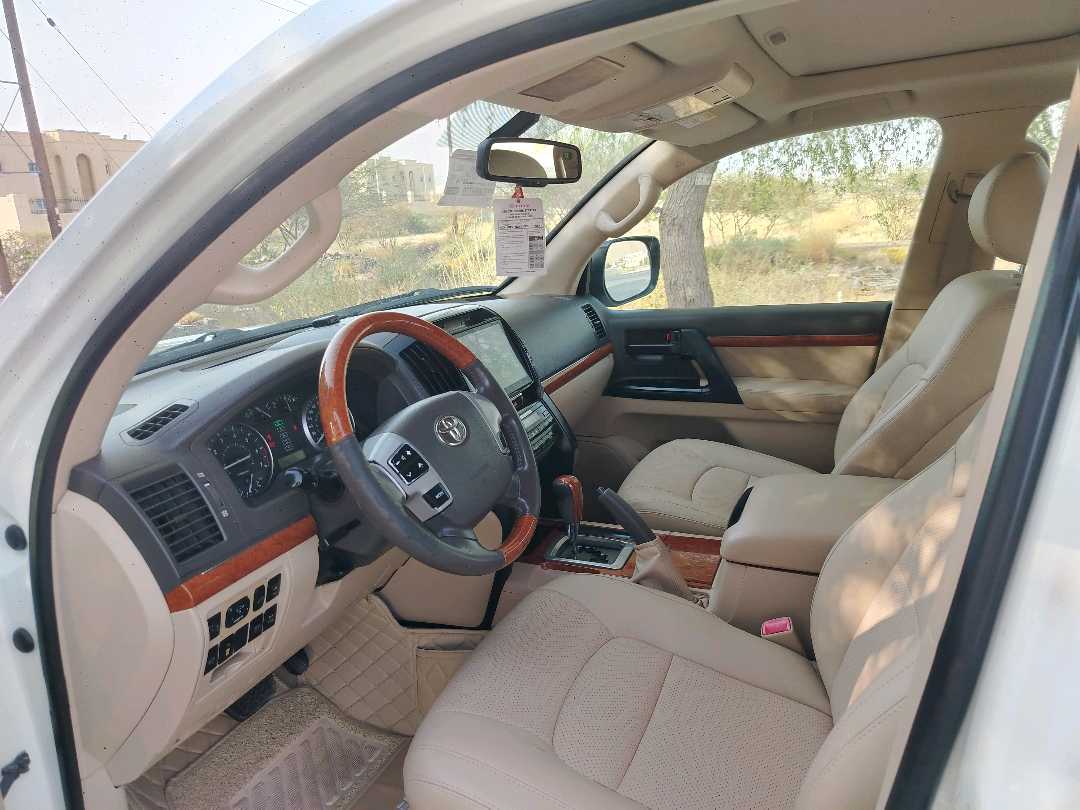 Car Image 2014 TOYOTA LAND CRUISER GX.R