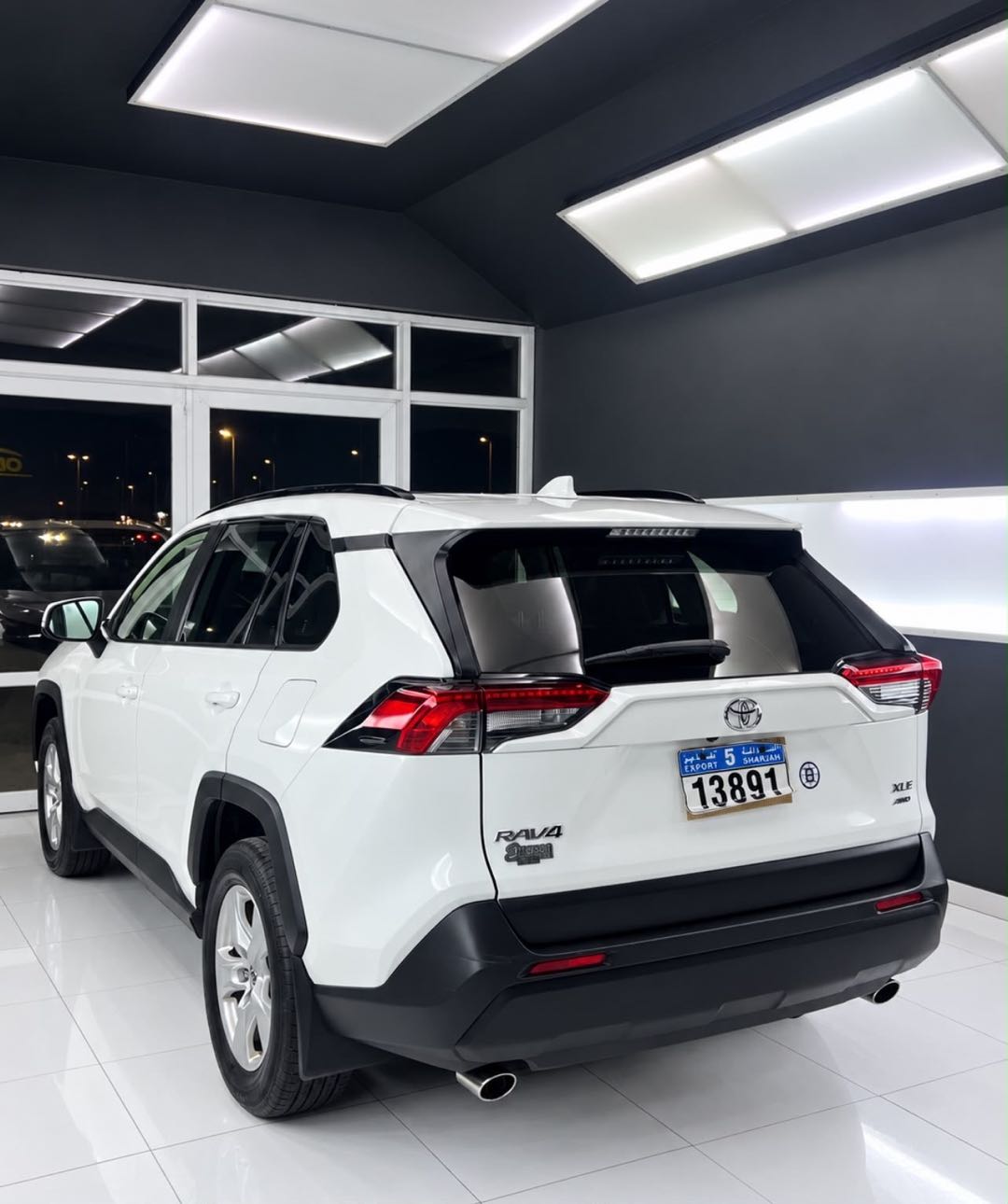 Car Image 2019 TOYOTA RAV4 XLE
