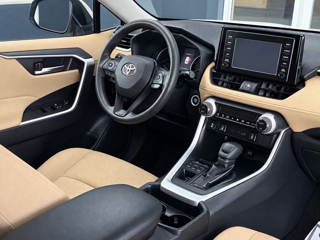 Car Image 2019 TOYOTA RAV4 XLE