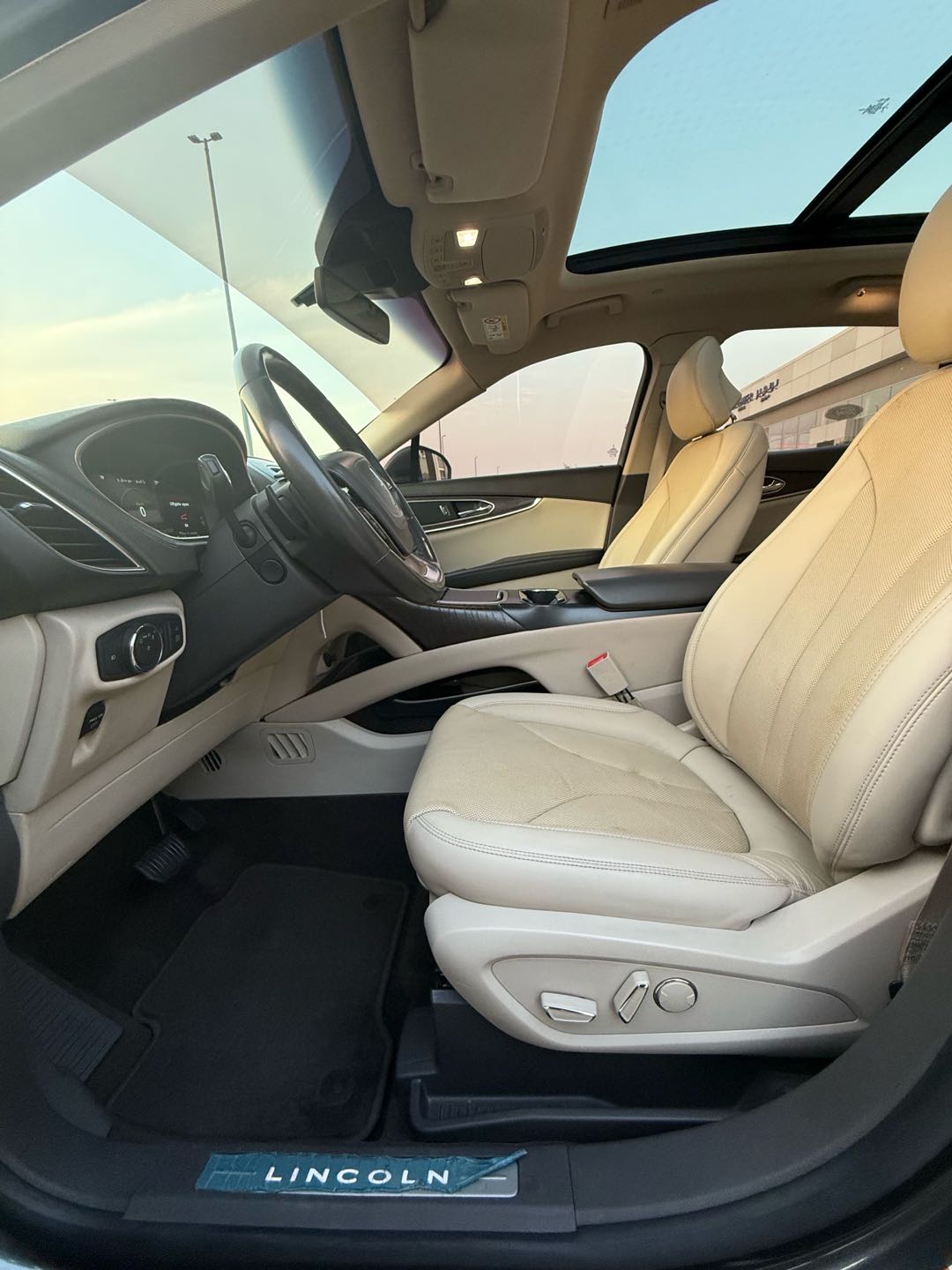 Car Image 2019 LINCOLN NAUTILUS 