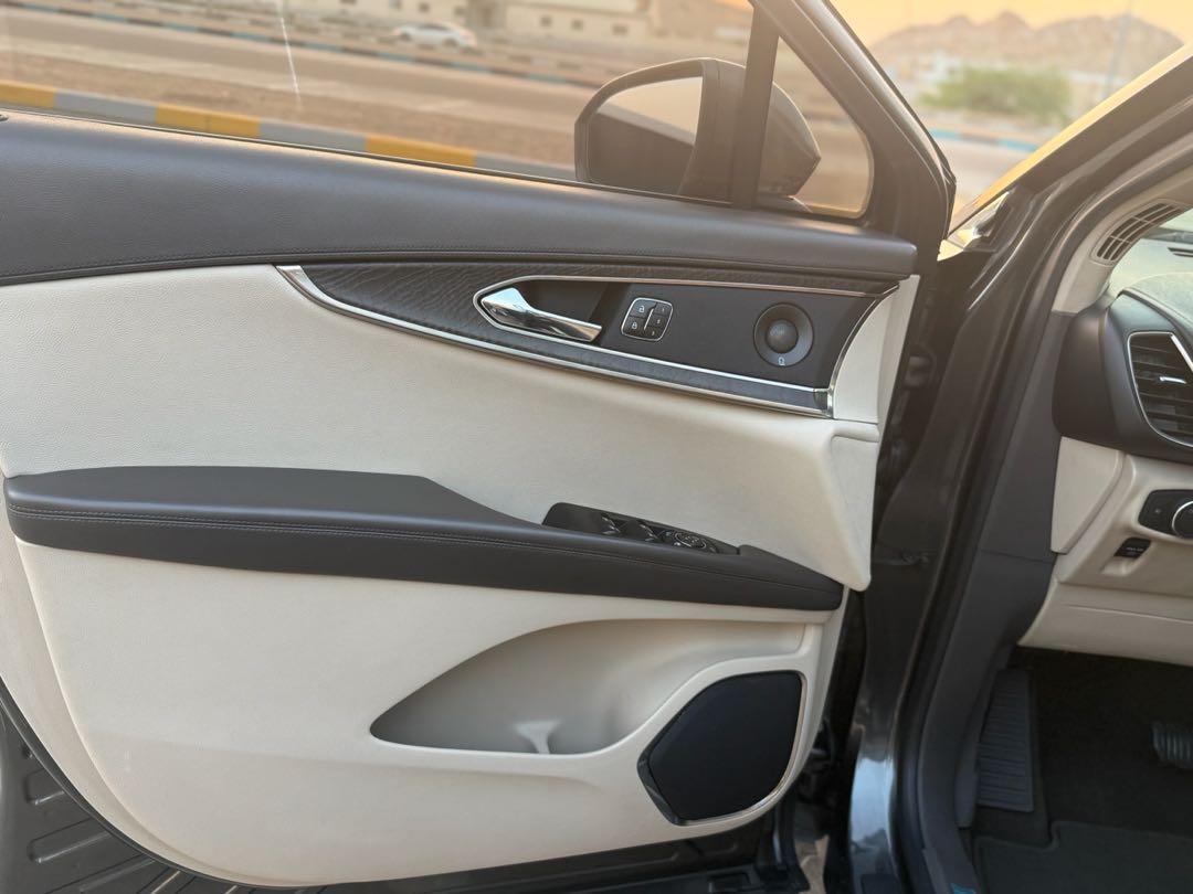 Car Image 2019 LINCOLN NAUTILUS 