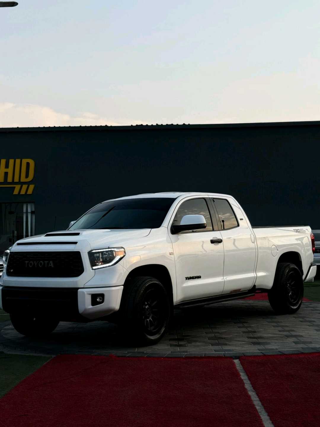 Car Image 2014 TOYOTA TUNDRA SR5