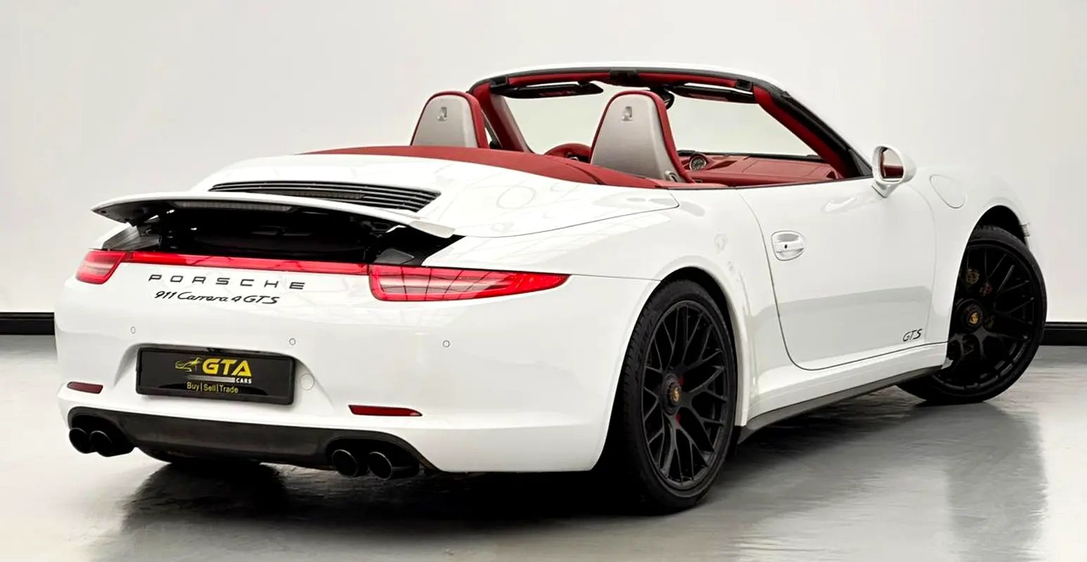 Car Image 2015 PORSCHE 911 Carrera 4 GTS
