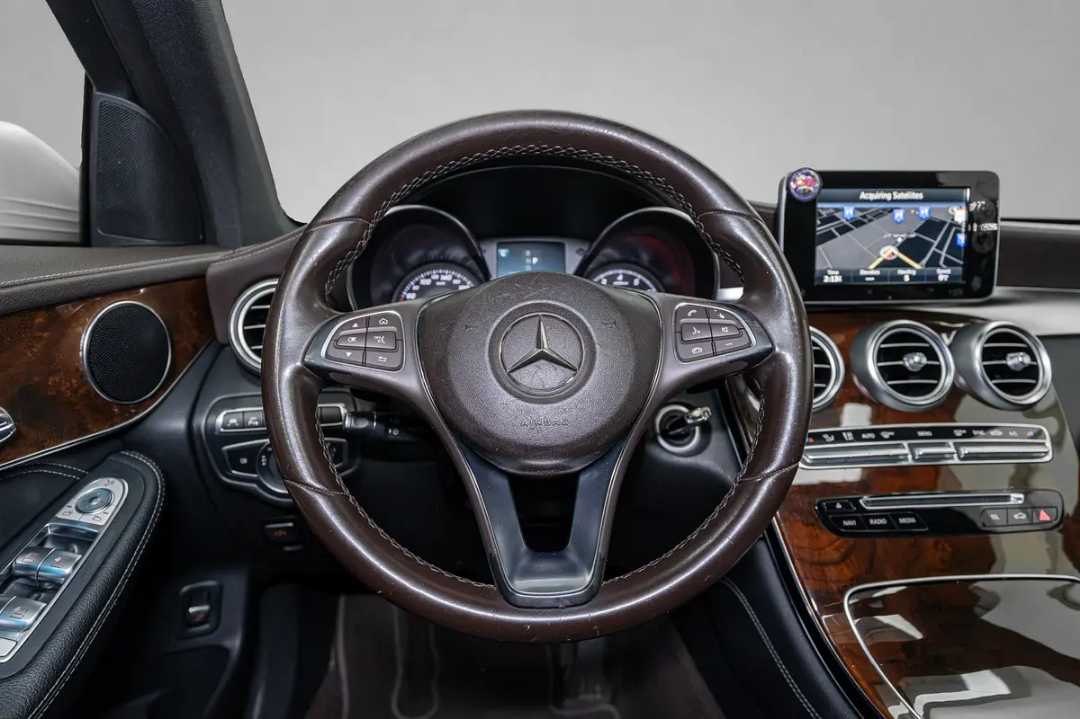 Car Image 2017 MERCEDES GLC CLASS GLC 250 4MATIC