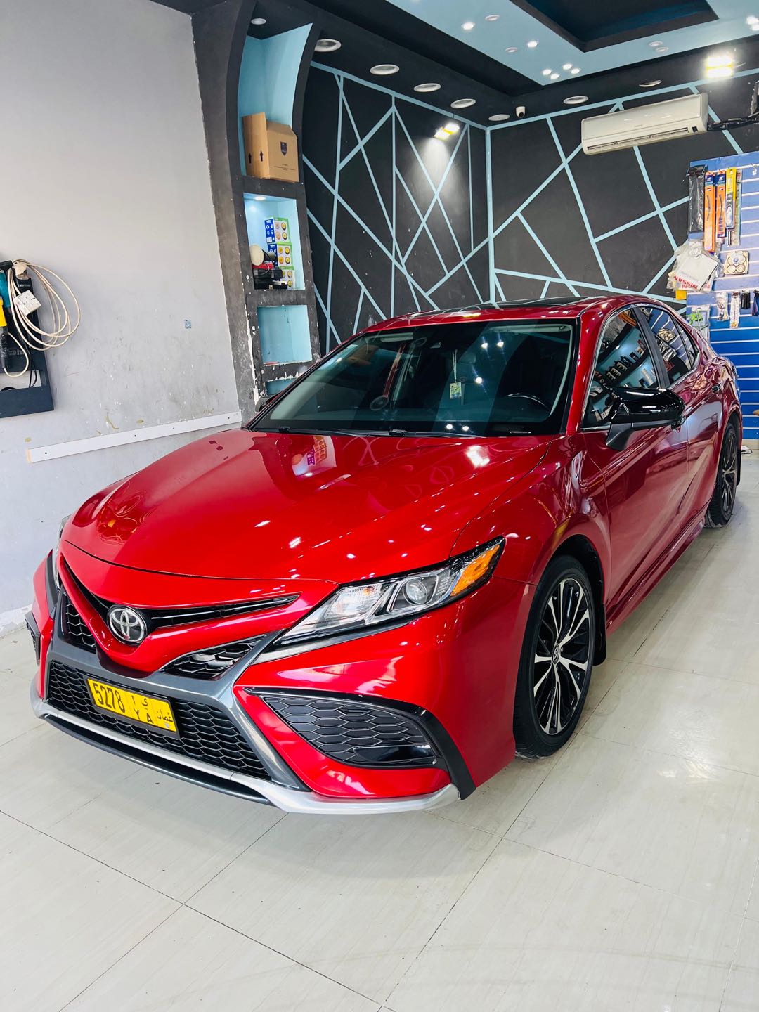 Car Image 2019 TOYOTA CAMRY SE