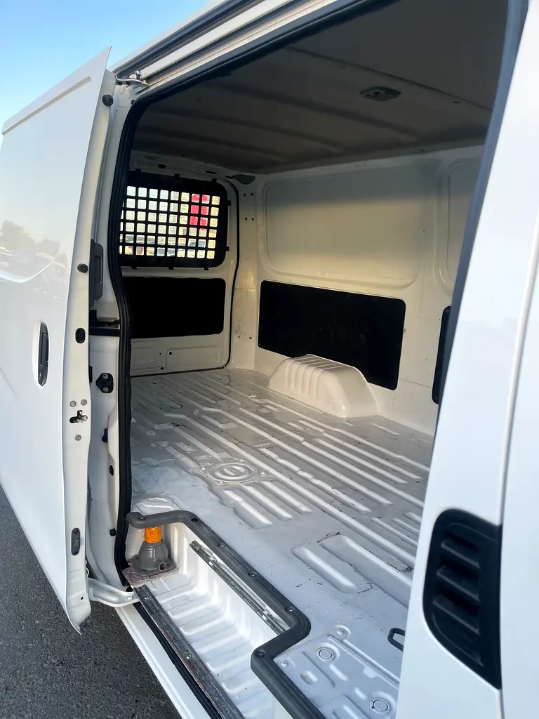 Car Image 2022 NISSAN URVAN Standard