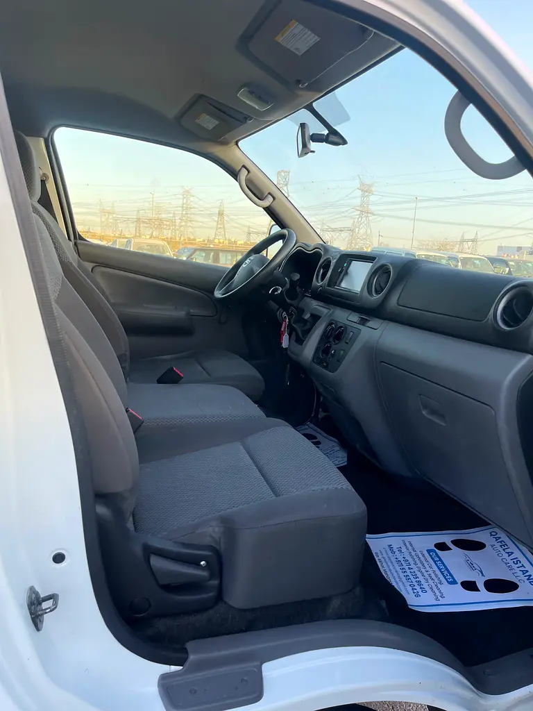Car Image 2022 NISSAN URVAN Standard