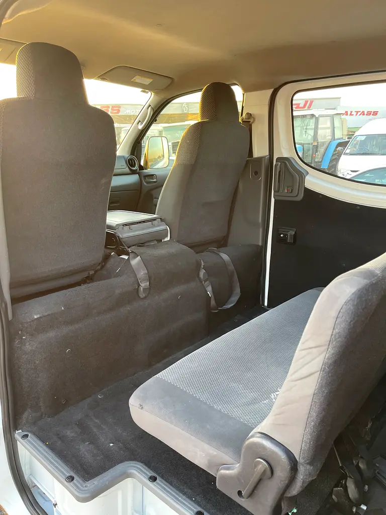 Car Image 2020 NISSAN URVAN NV350