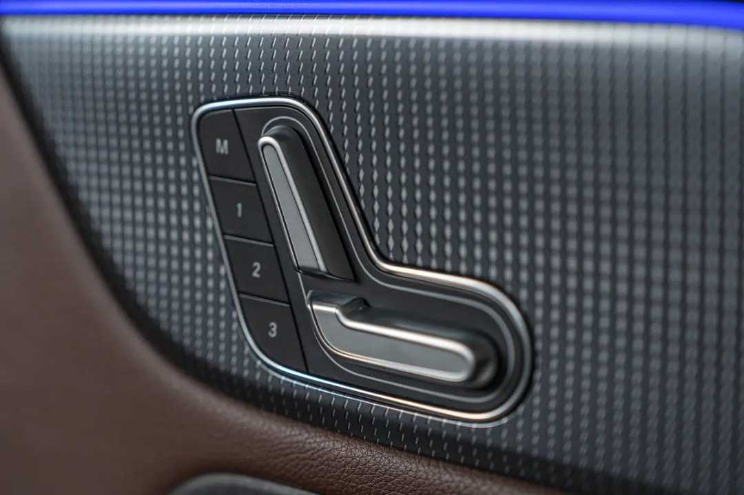 Car Image 2020 MERCEDES GLB CLASS 