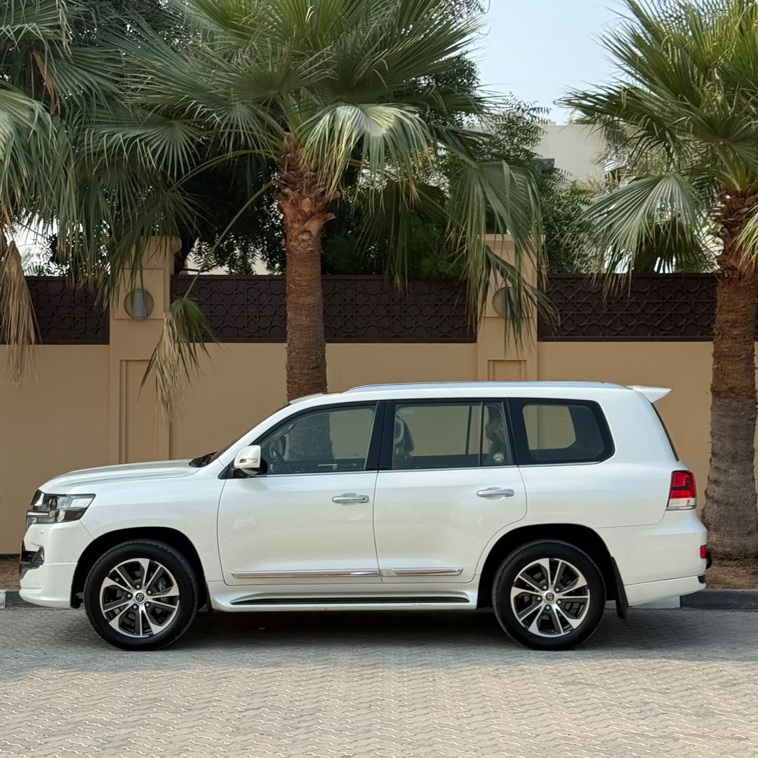 Car Image 2020 TOYOTA LAND CRUISER GX.R
