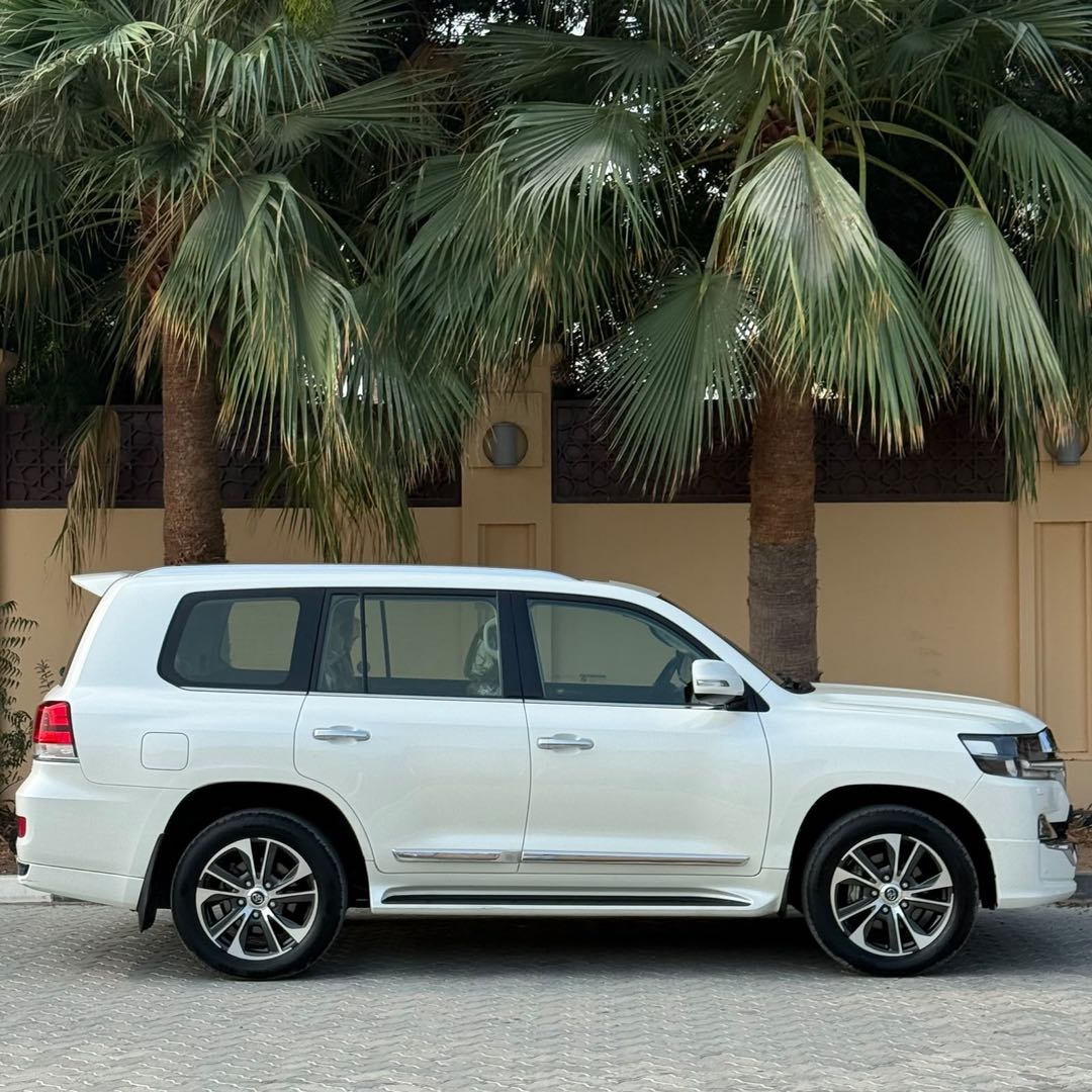 Car Image 2020 TOYOTA LAND CRUISER GX.R