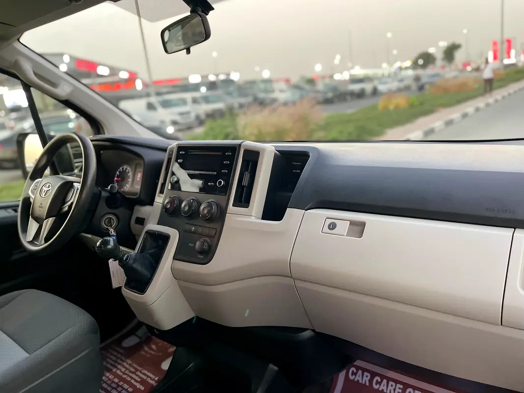 Car Image 2020 TOYOTA Hiace GL