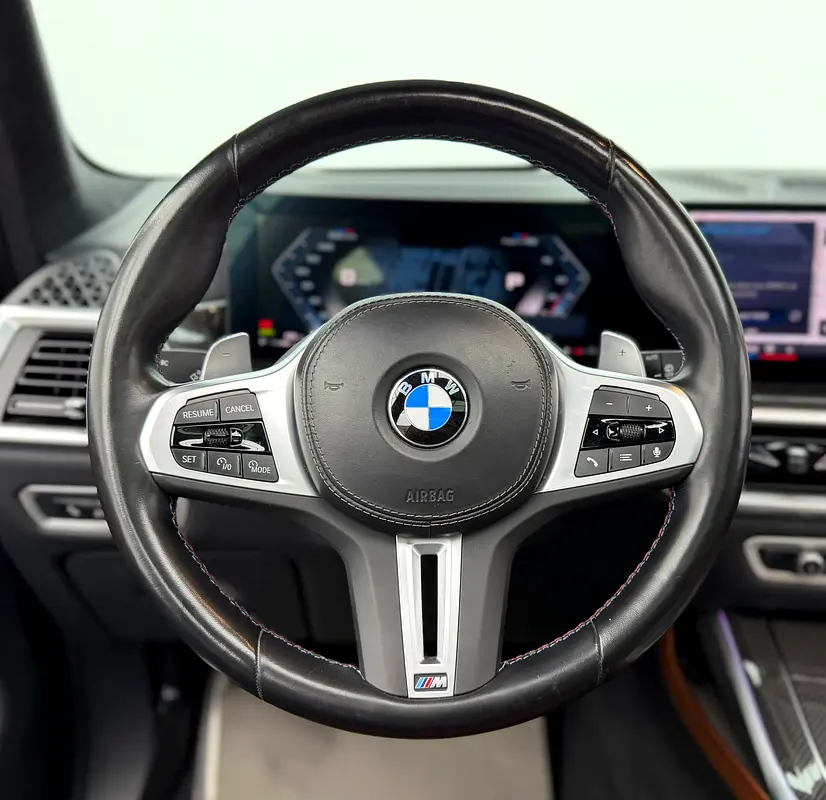 Car Image 2024 BMW X7 M60