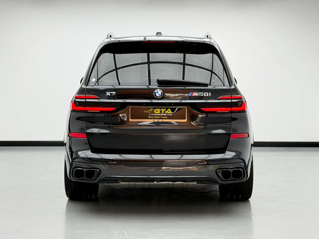 Car Image 2024 BMW X7 M60