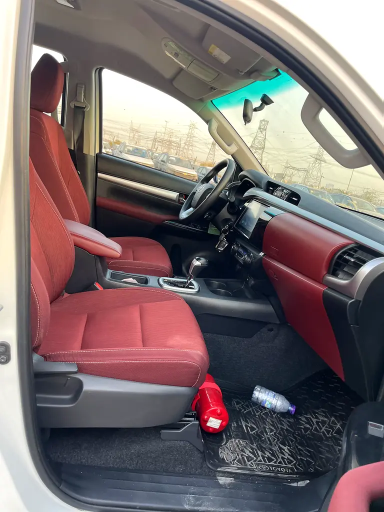 Car Image 2025 TOYOTA HILUX SR5