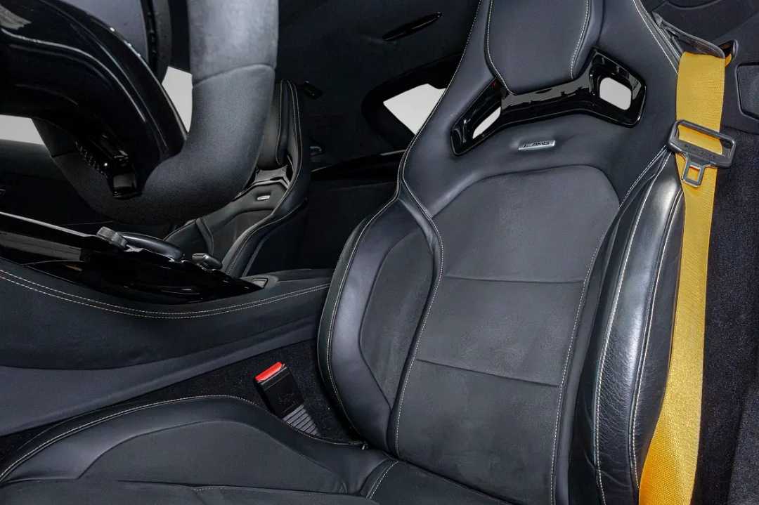 Car Image 2018 MERCEDES GT R