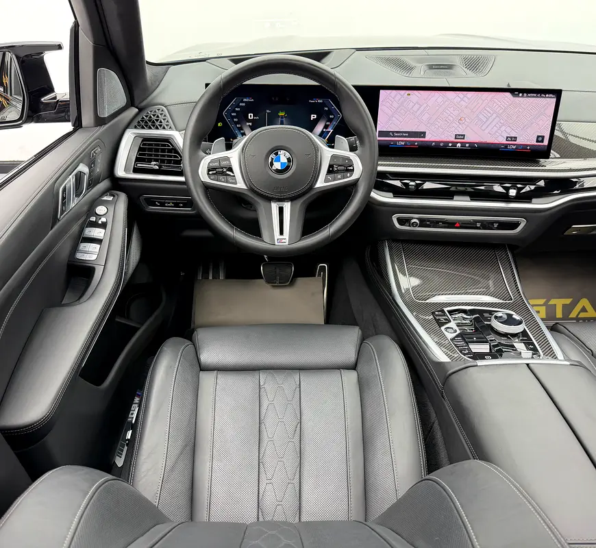 Car Image 2024 BMW X7 M60