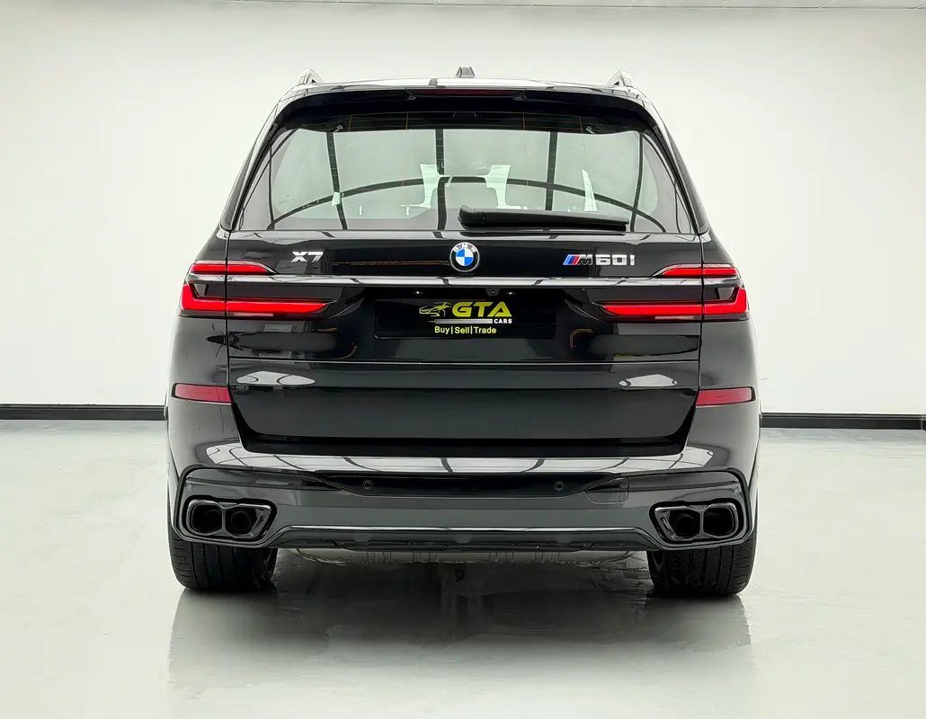 Car Image 2024 BMW X7 M60