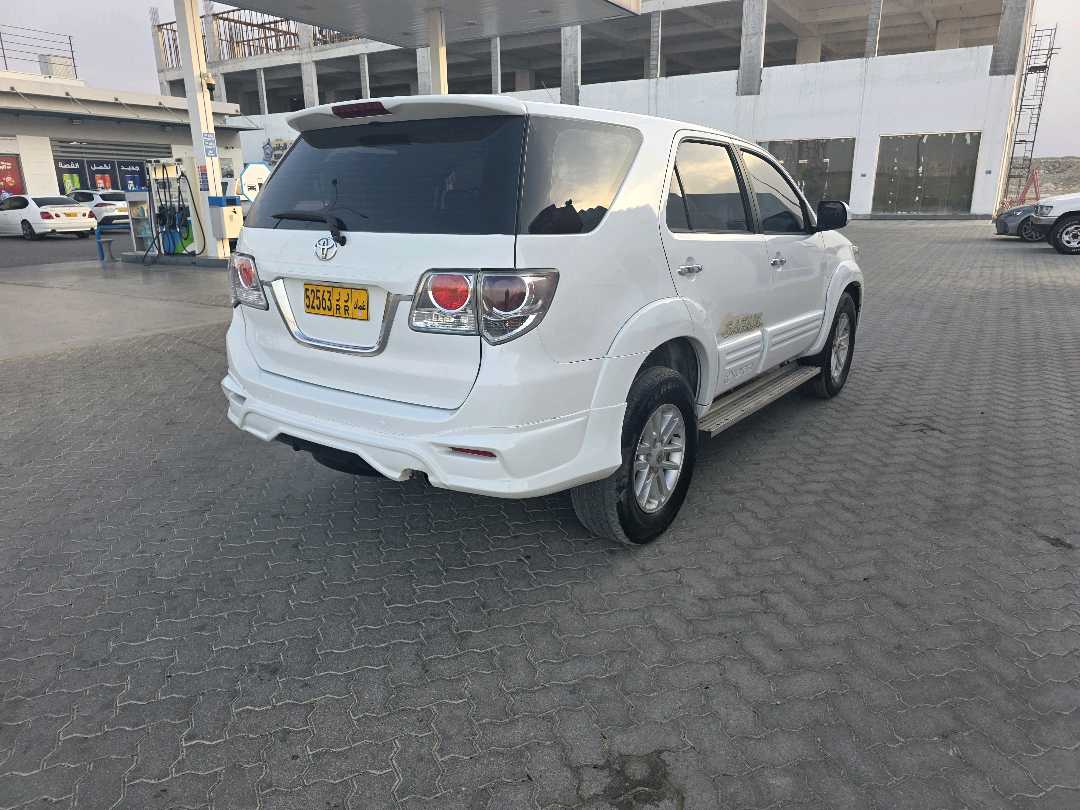 Car Image 2013 TOYOTA FORTUNER GXR
