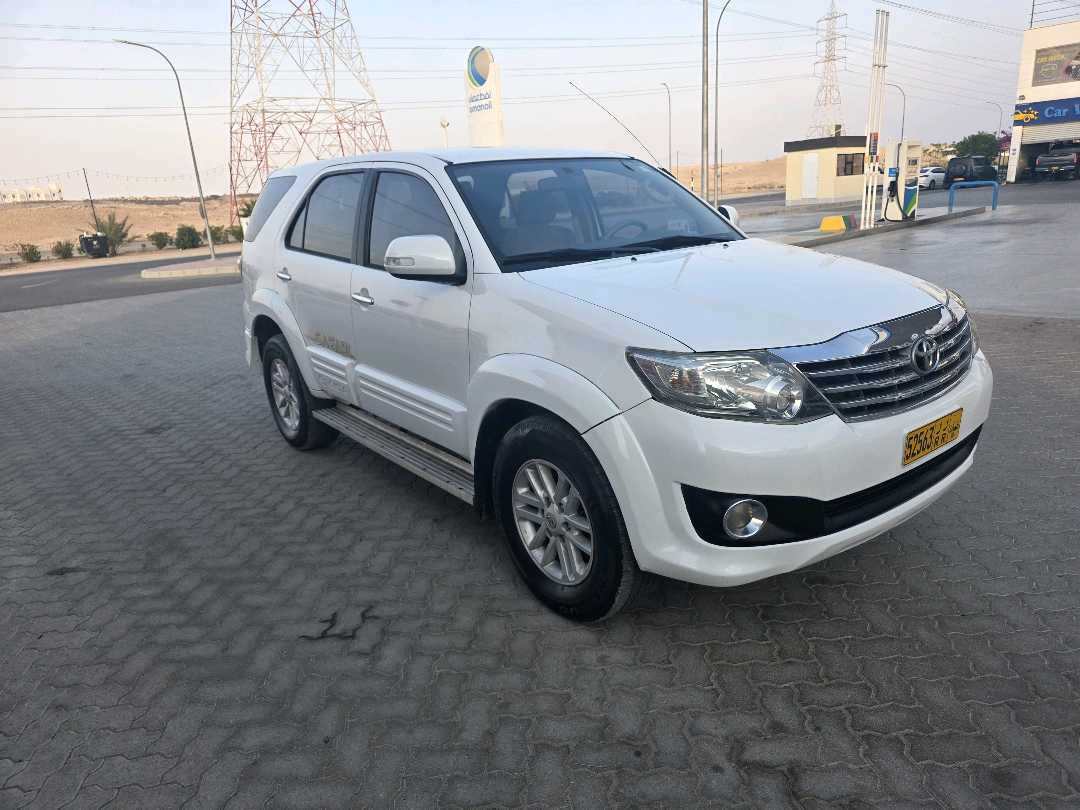 Car Image 2013 TOYOTA FORTUNER GXR