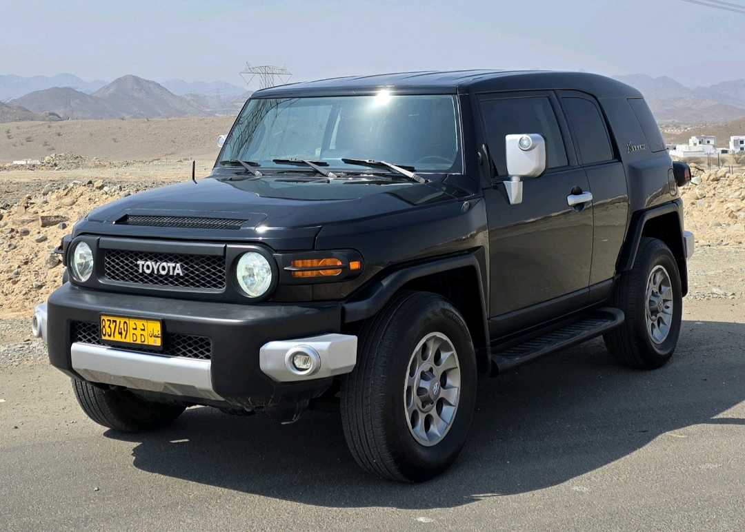 Car Image 2013 TOYOTA FJ CRUISER 