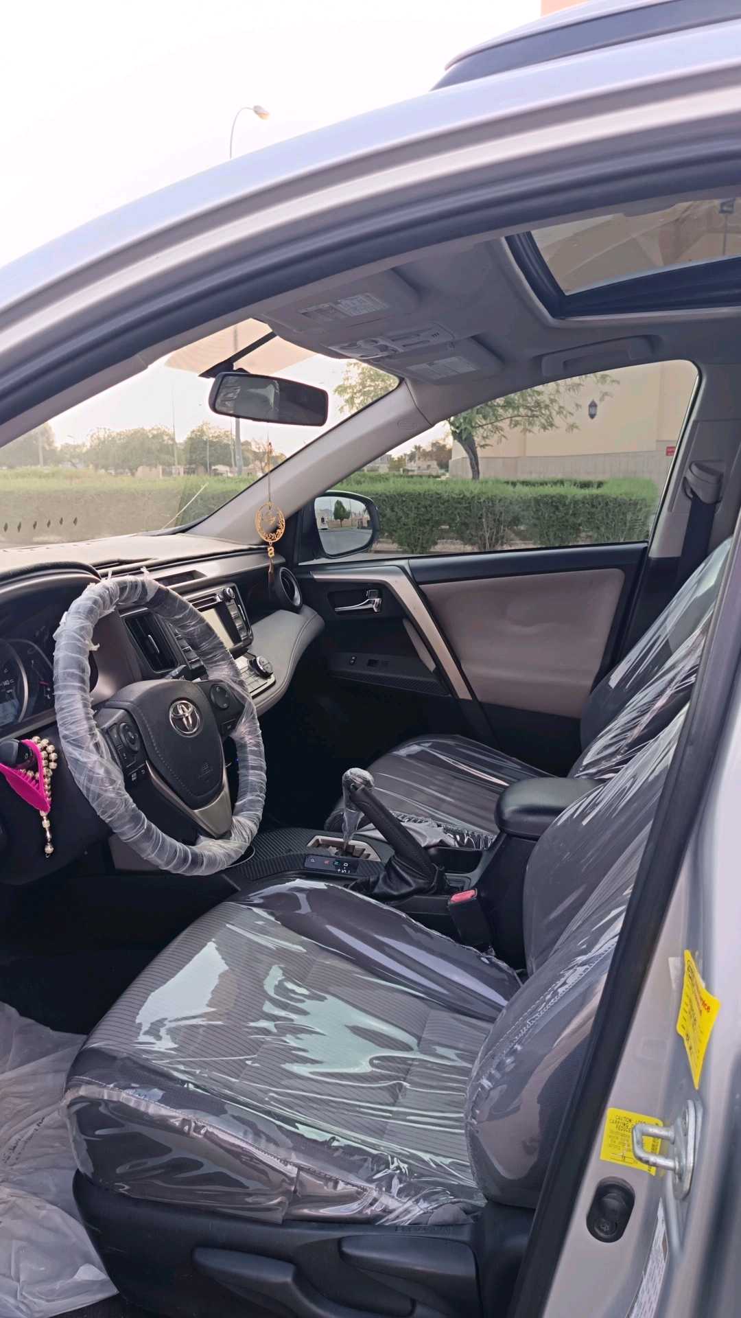 Car Image 2015 TOYOTA RAV4 XLE