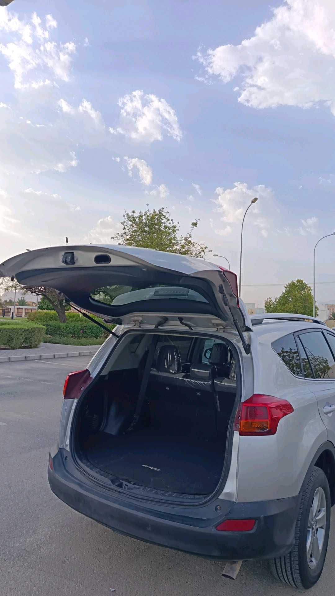 Car Image 2015 TOYOTA RAV4 XLE