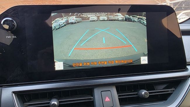 Car Image 2025 LEXUS UX 300
