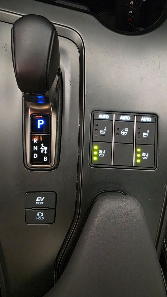 Car Image 2025 LEXUS UX 300