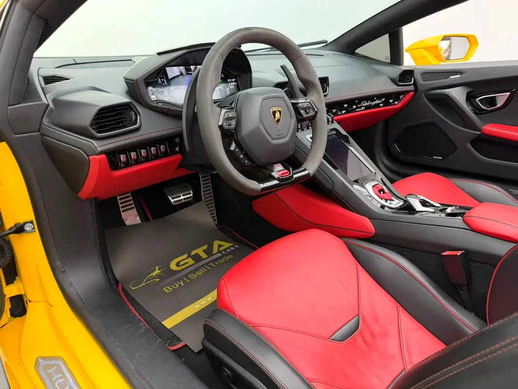 Car Image 2022 LAMBORGHINI HURACAN EVO Spyder
