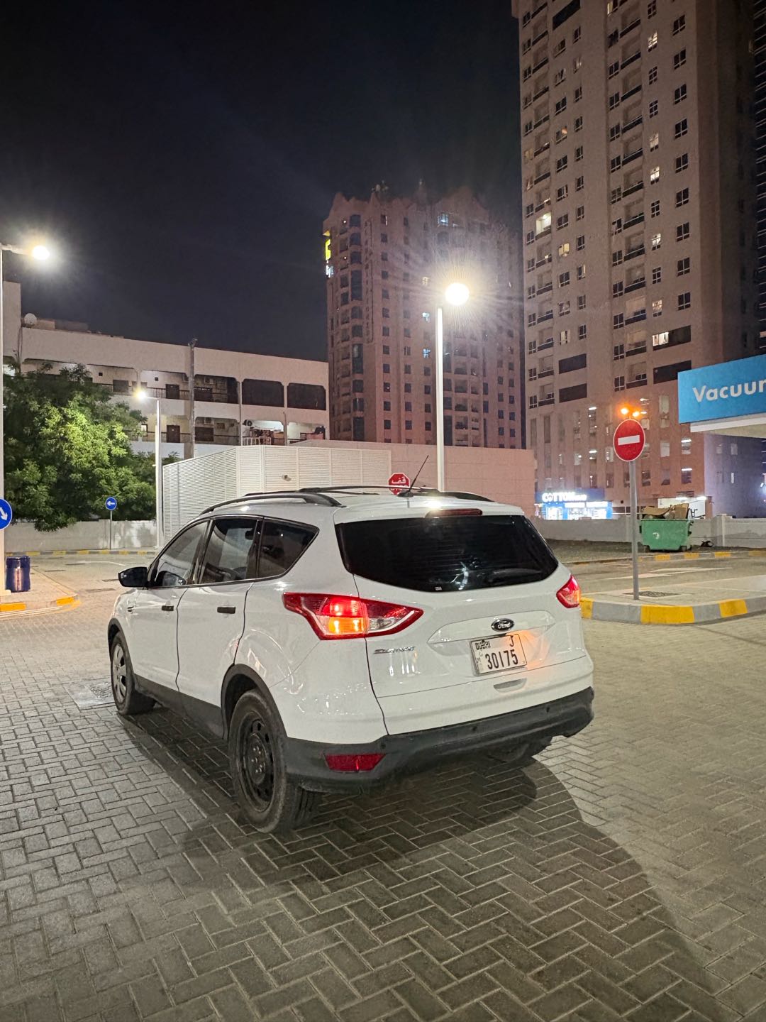 Car Image 2014 FORD ESCAPE S