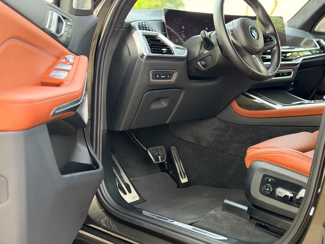 Car Image 2024 BMW X7 M60