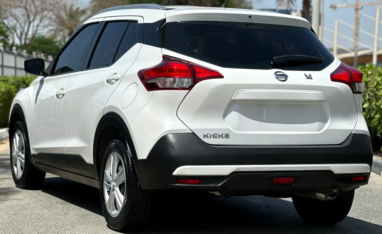 Car Image 2020 NISSAN KICKS SR