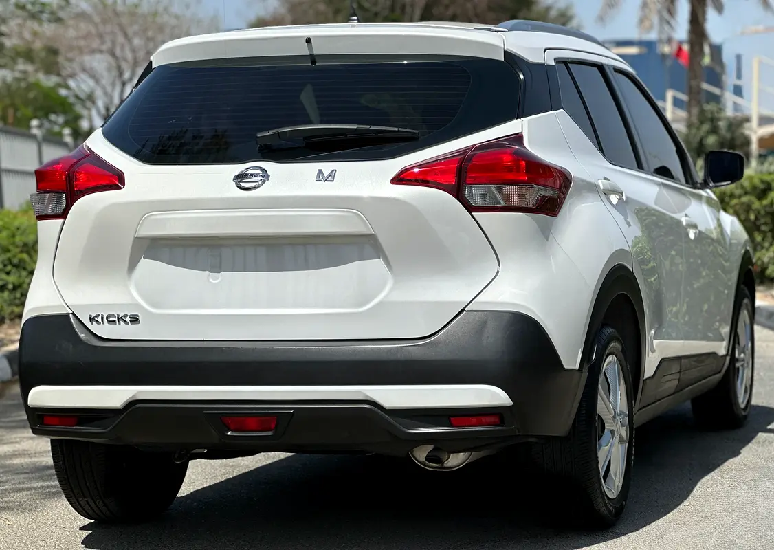 Car Image 2020 NISSAN KICKS SR