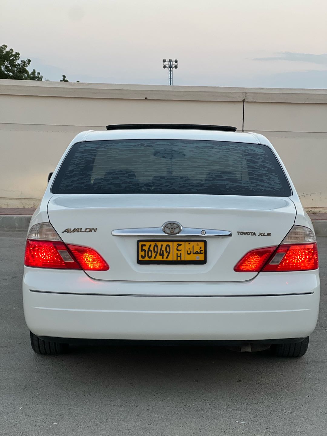 Car Image 2004 TOYOTA AVALON XLS