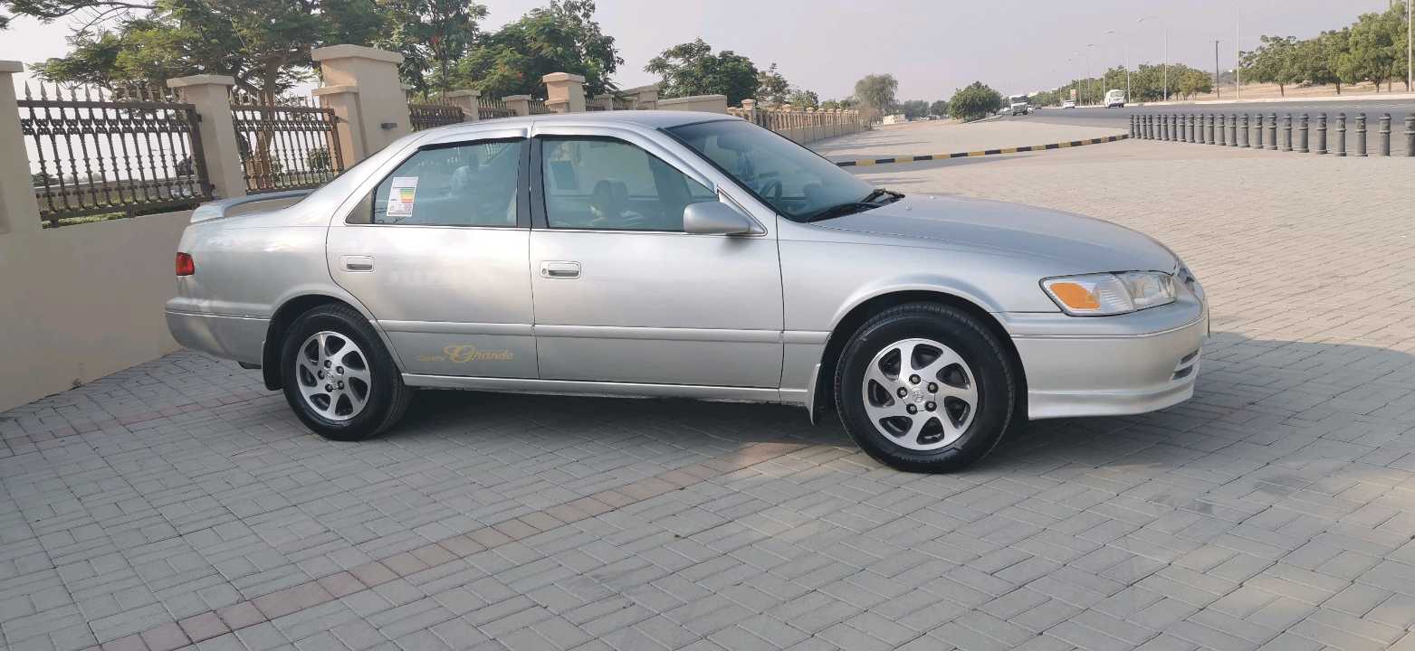 Car Image 2000 TOYOTA CAMRY LE