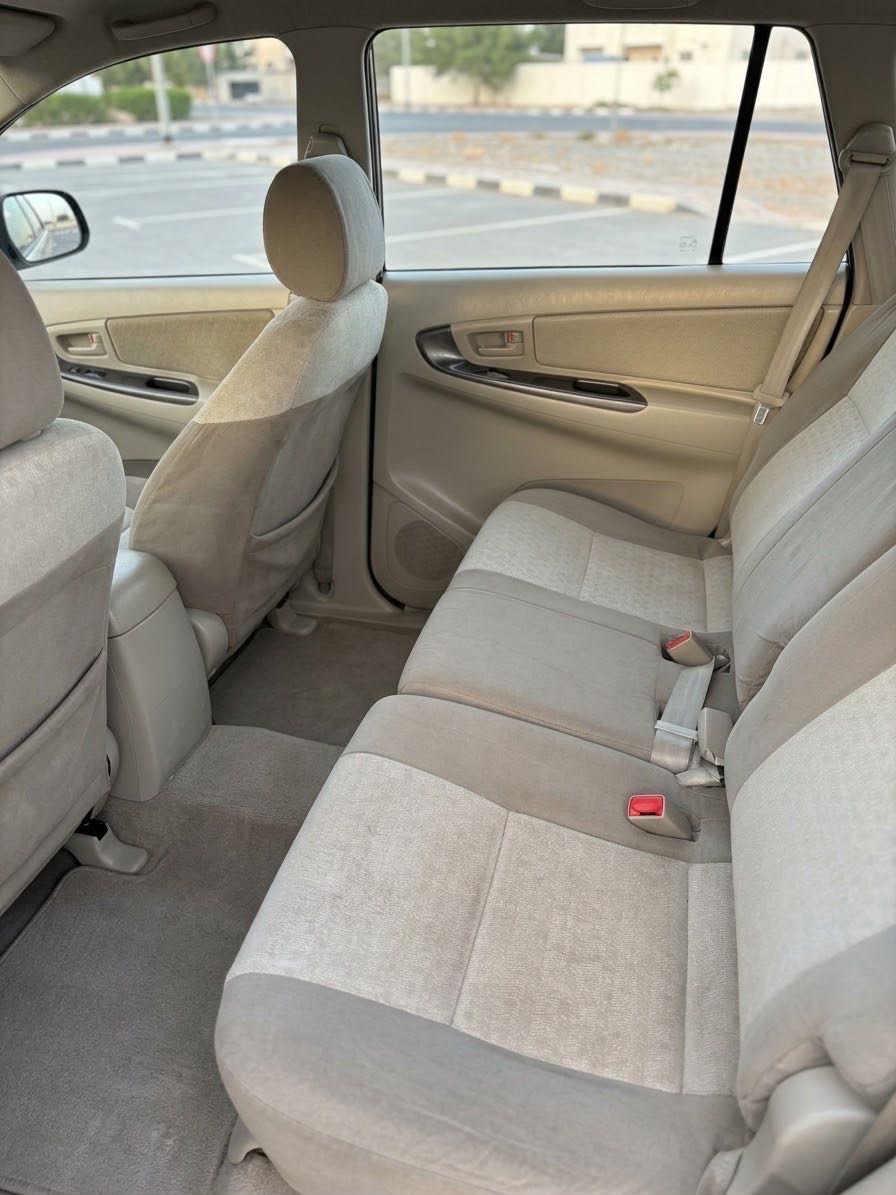 Car Image 2015 TOYOTA INNOVA E